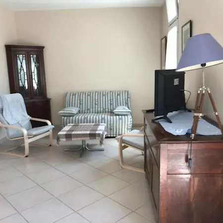 Maison Typique Dans Rue Calme A 50m Du Marche Ferienhaus