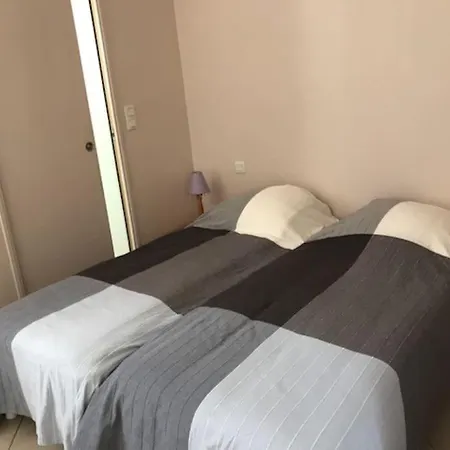 Maison Typique Dans Rue Calme A 50m Du Marche *