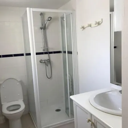 Maison Typique Dans Rue Calme A 50m Du Marche