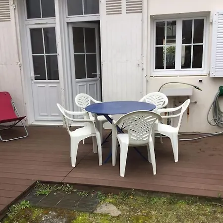 Maison Typique Dans Rue Calme A 50m Du Marche
